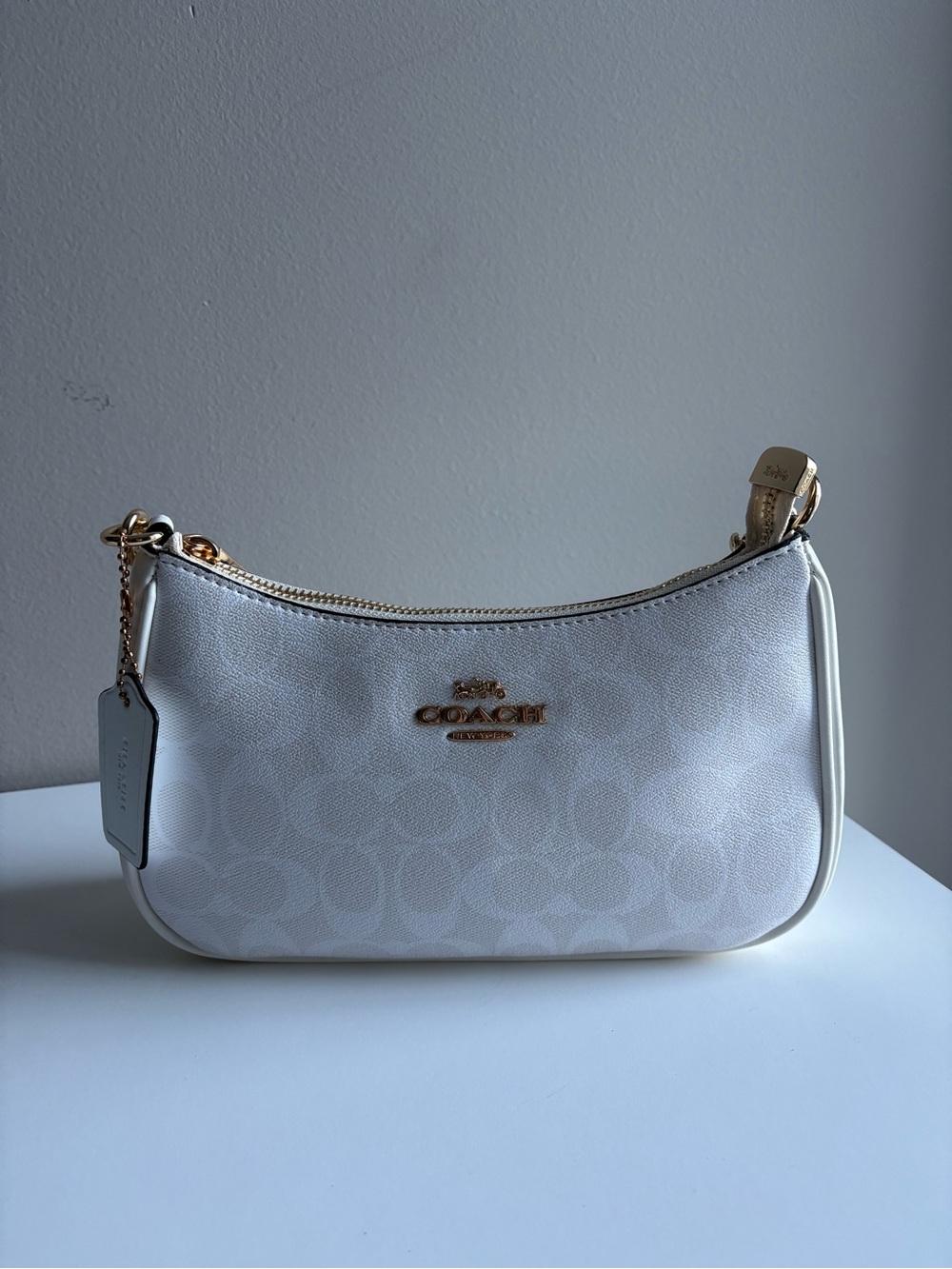 Coach White Shoulder Bag with Gold Chain Strap